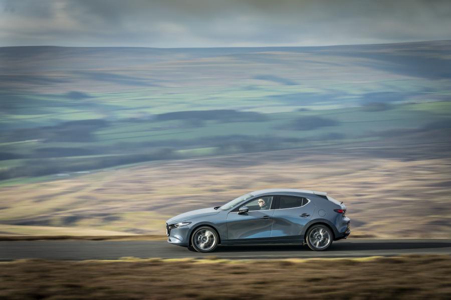  Mazda3 Skyactiv-G GT Sport Hatchback 2019 года  (UK) (фото 30 из 83)